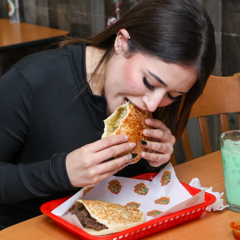 Comiendo Gorditas - La Gordibuena